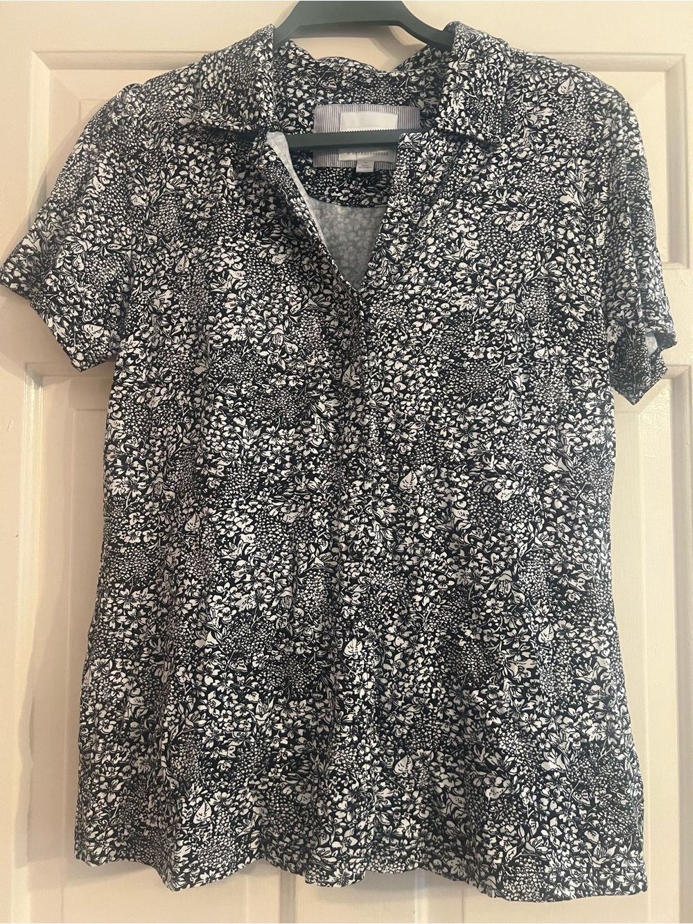 Anthropologie ett:twa Black White Floral Short-Sleeve Collared Top scandi chic M